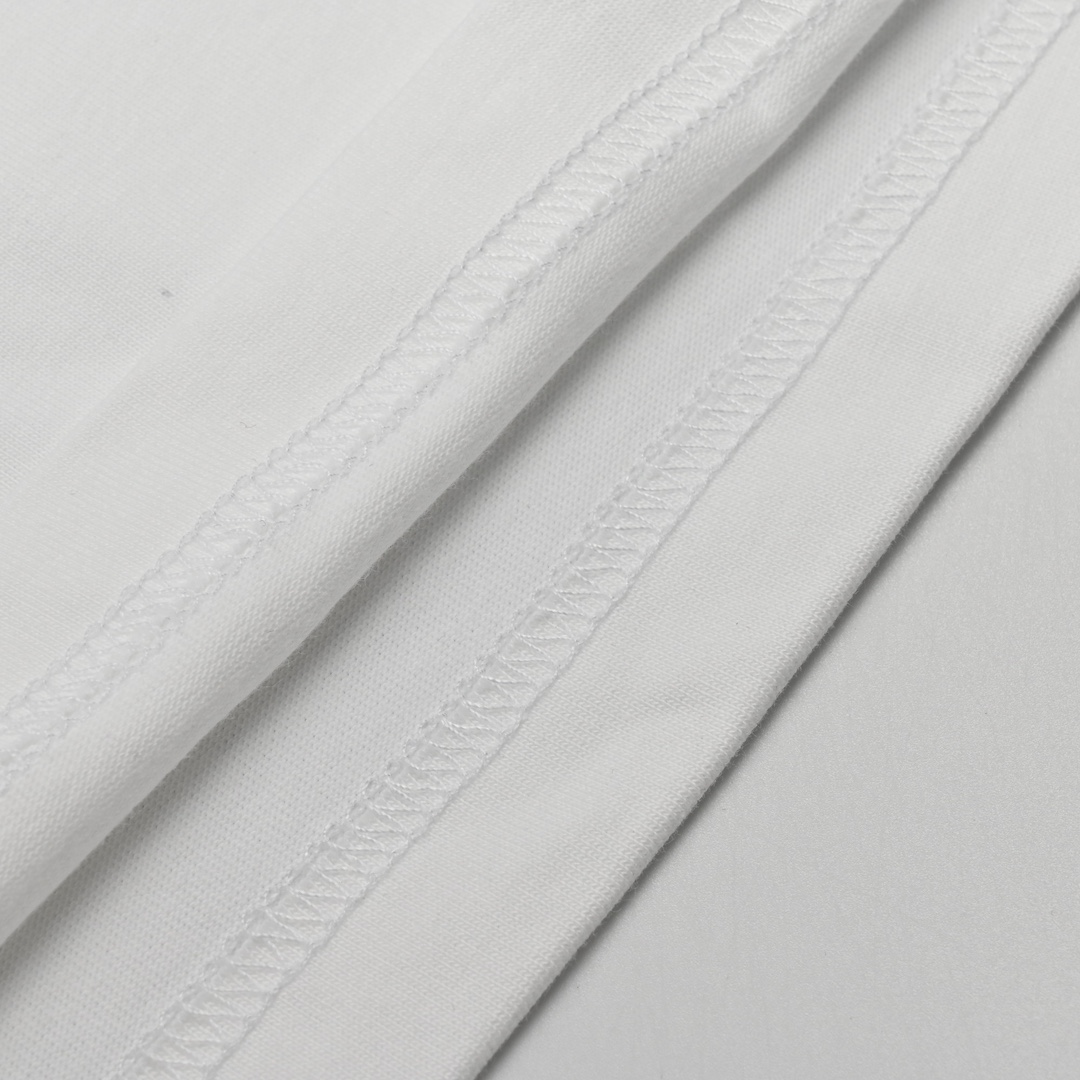 Louis路易家24ss 大师亲手设计潮牌新品印花圆领短袖T恤 白色 黑色-莆田鞋,莆田鞋货源,高仿鞋,高仿鞋货源,安福档口,莆田高仿鞋,莆田鞋批发,高仿鞋批发,莆田高仿运动鞋,高仿运动鞋,莆田运动鞋 Louis路易家24ss 大师亲手设计潮牌新品印花圆领短袖T恤 白色 黑色