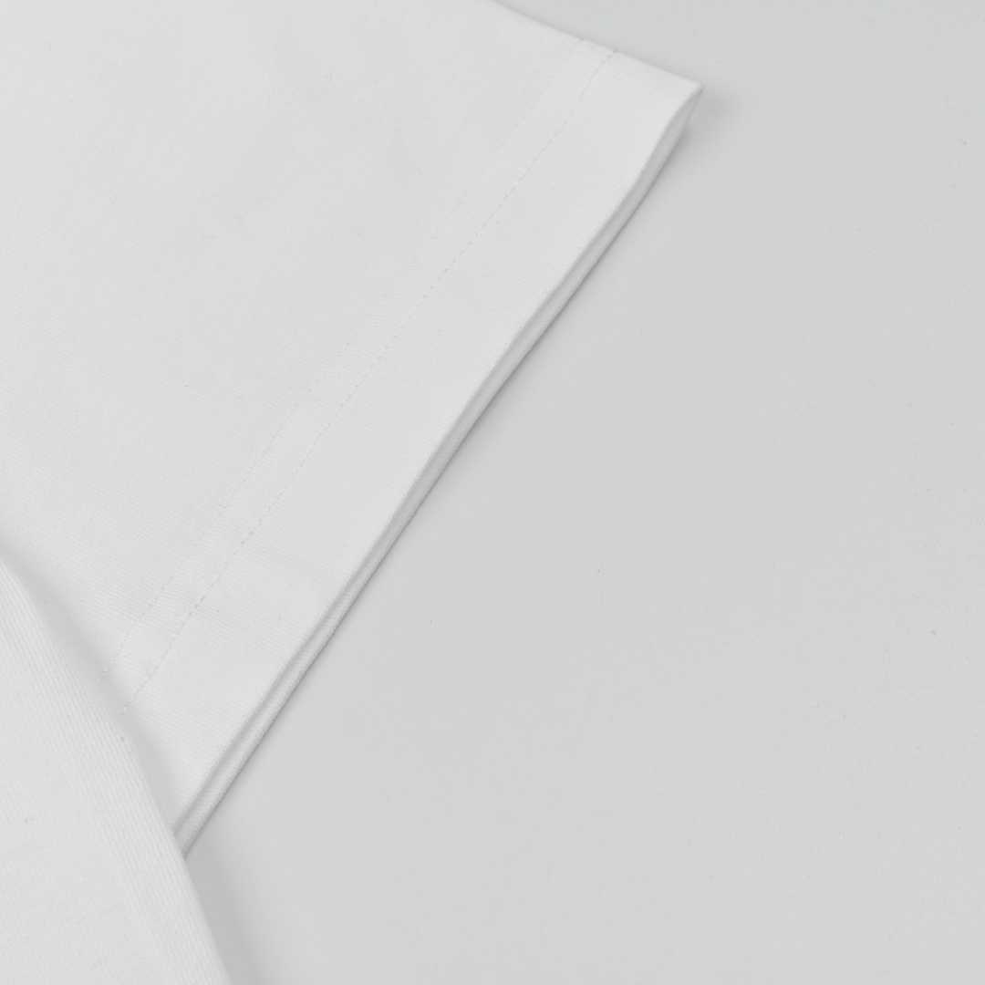 Louis路易家24ss 大师亲手设计潮牌新品印花圆领短袖T恤 白色 黑色-莆田鞋,莆田鞋货源,高仿鞋,高仿鞋货源,安福档口,莆田高仿鞋,莆田鞋批发,高仿鞋批发,莆田高仿运动鞋,高仿运动鞋,莆田运动鞋 Louis路易家24ss 大师亲手设计潮牌新品印花圆领短袖T恤 白色 黑色