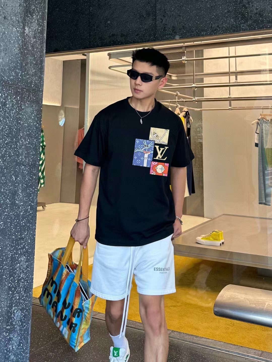 Louis Vuitton路易威登大师亲手设计潮牌新品印花圆领短袖T恤 上身效果#