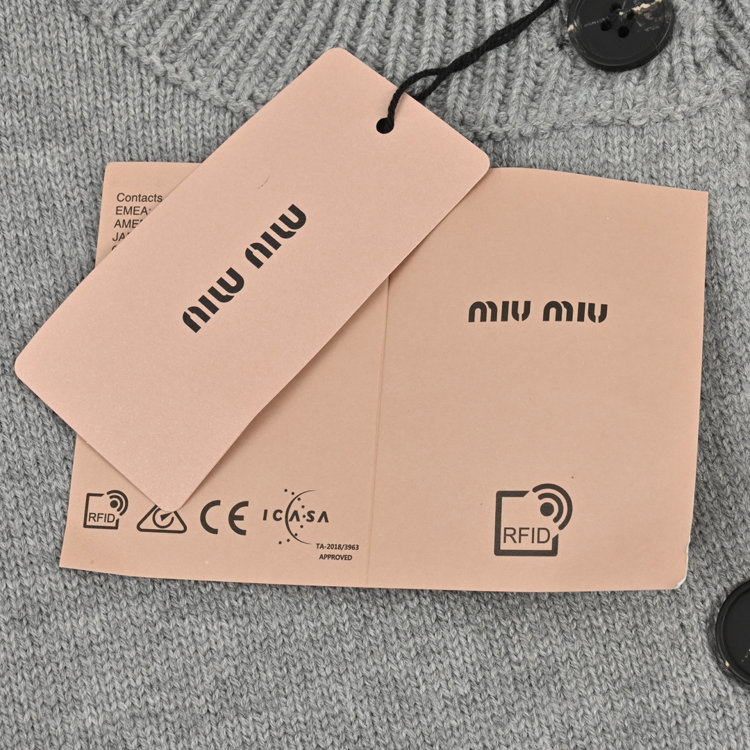 Miumiu 23FW 刺绣徽标毛衣开衫