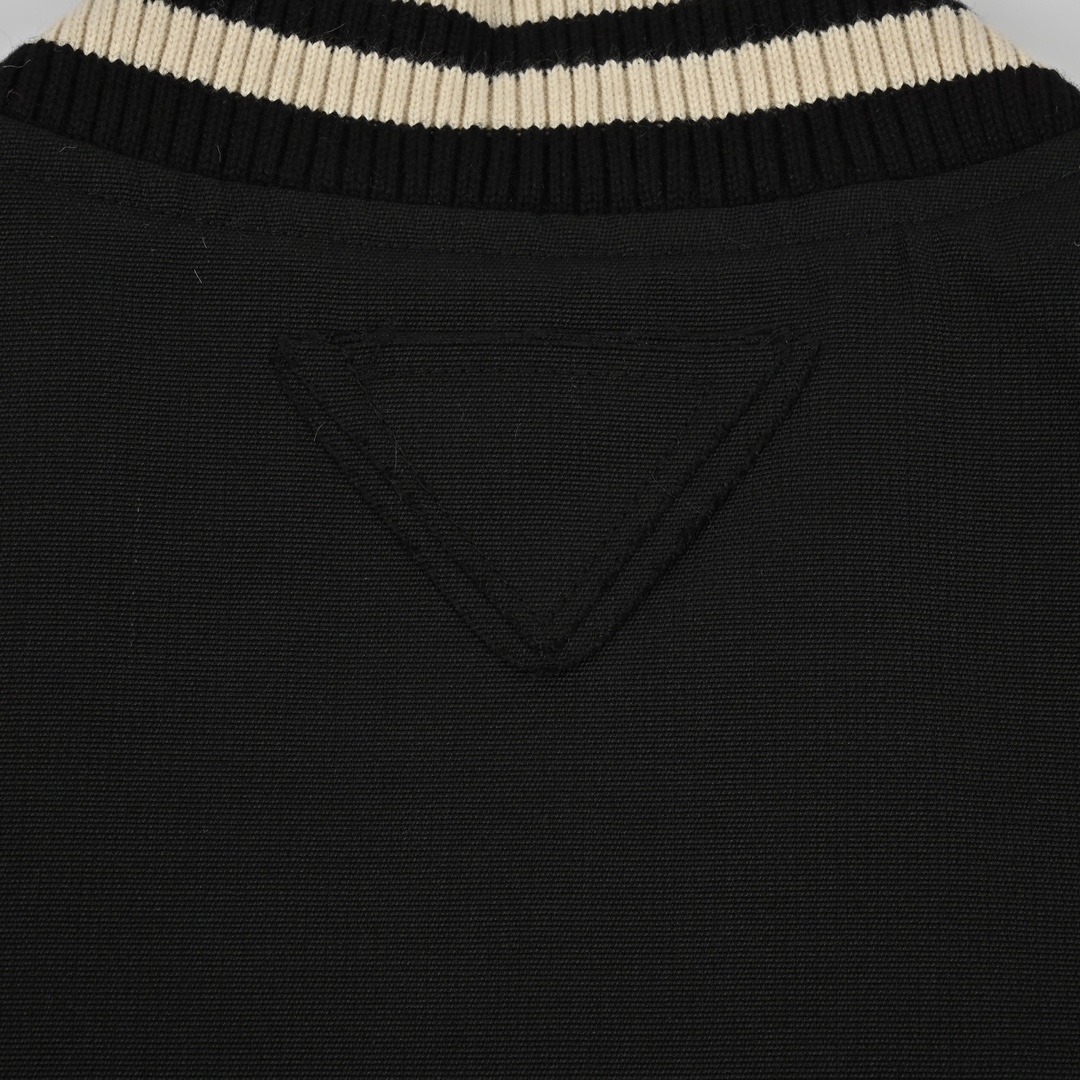 Prada普拉达24FW 帆布粒面夹棉棒球服