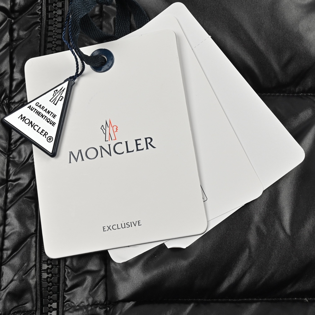 高版本） moncler蒙口 经典立领连帽马甲