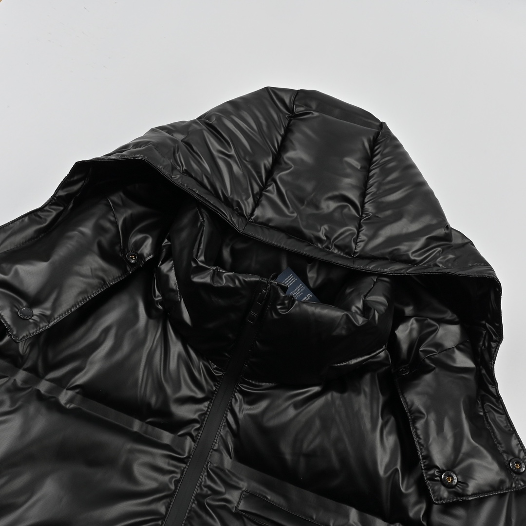 Prada/普拉达 21Fw经典三角标帽子可拆卸羽绒服