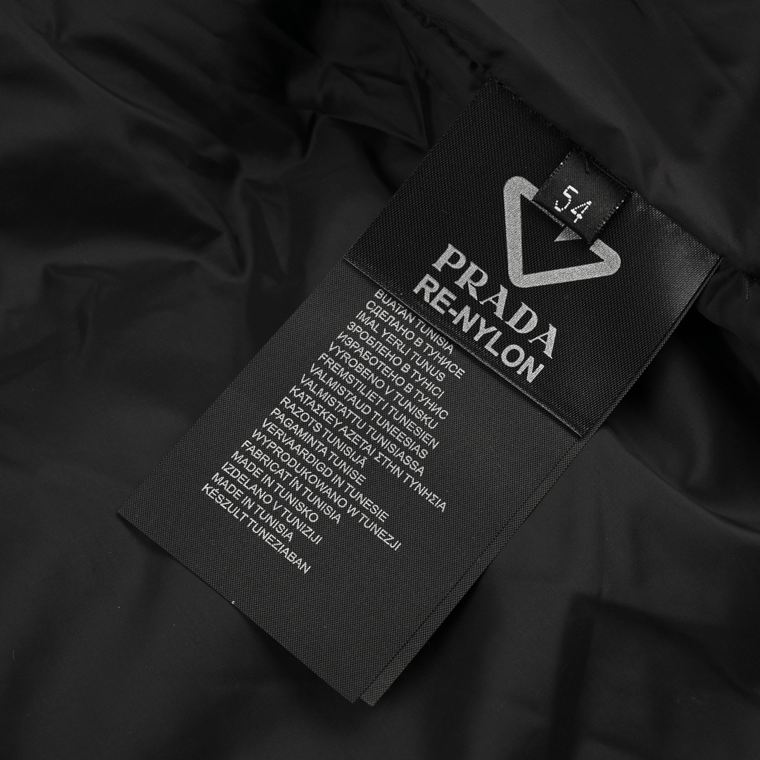 Prada/普拉达 21Fw经典三角标帽子可拆卸羽绒服