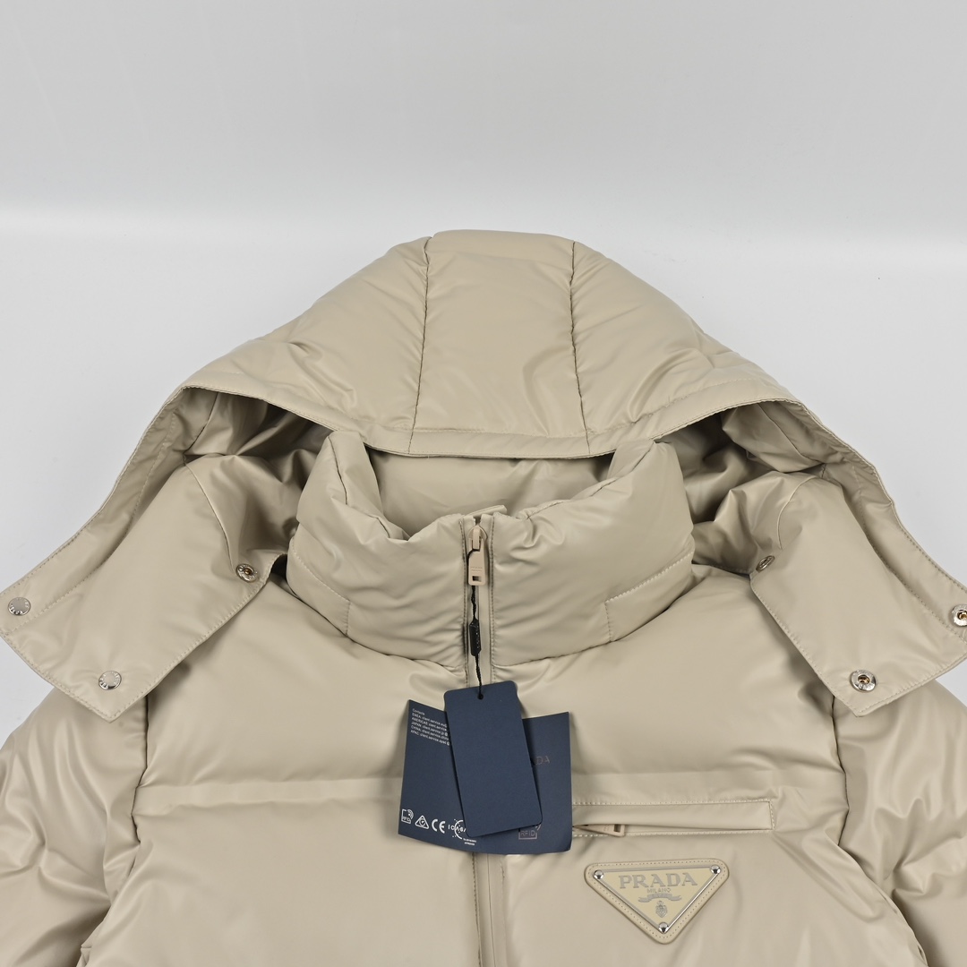 Prada/普拉达 21Fw经典三角帽标帽子可拆卸羽绒服