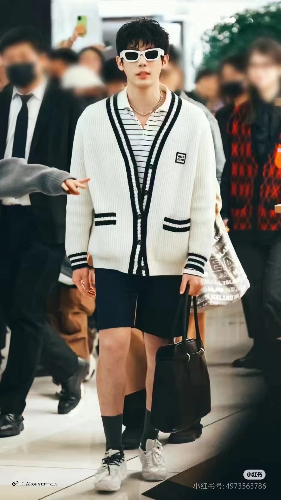 Miumiu缪缪24SS 徽标撞色毛衣开衫上身效果#