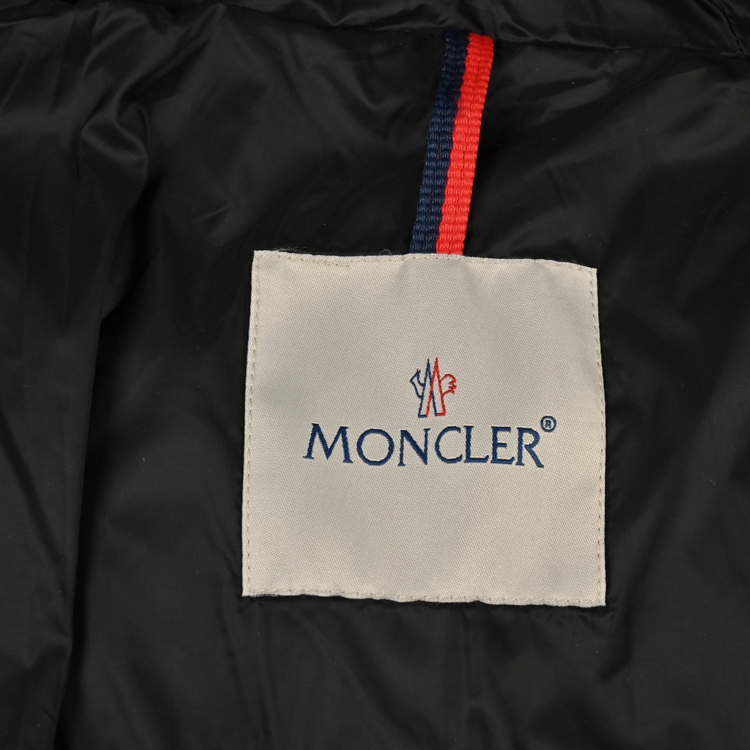 Moncler蒙口新款BROSSE短款连帽V缝线设计收腰显瘦腰带羽绒服