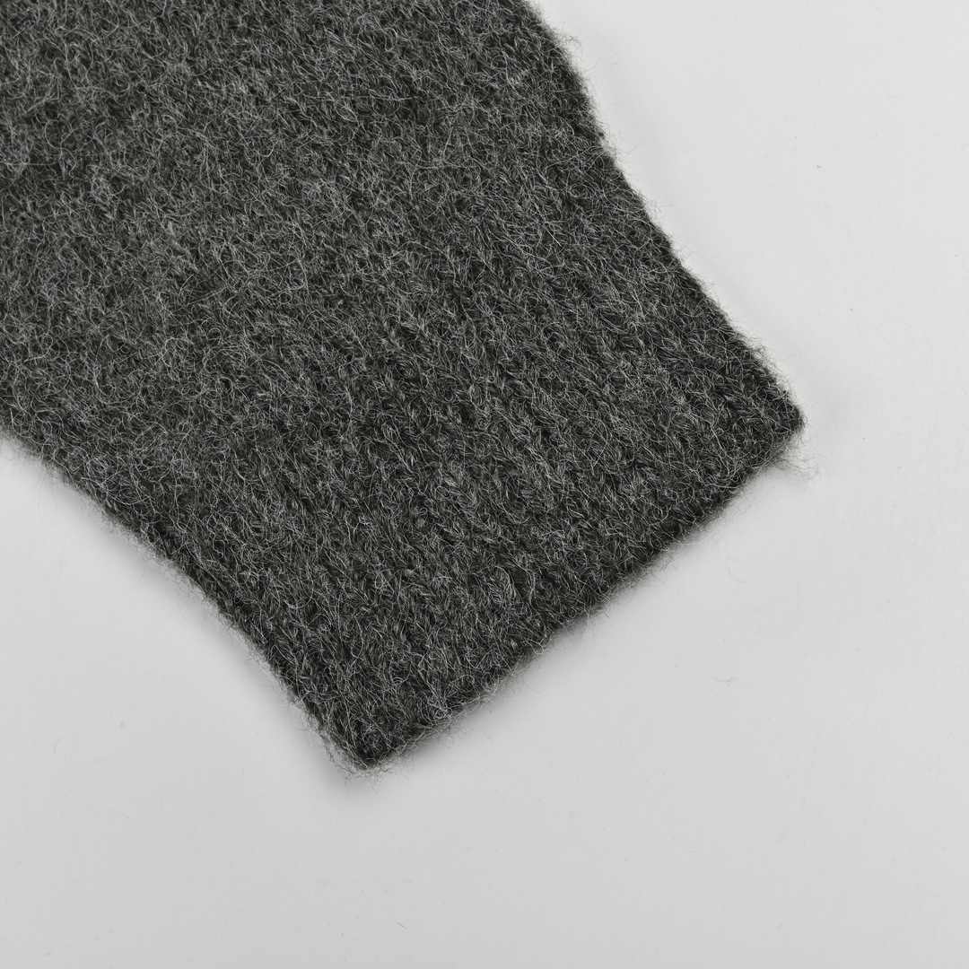 Givenchy纪梵希24FW 签字马海毛圆领毛衣