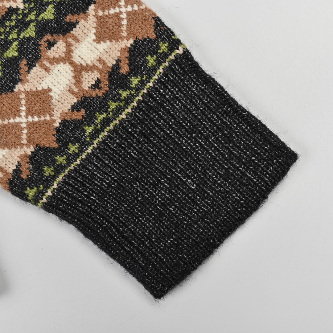 Loewe罗意威24SS 圣诞花草翻领毛衣