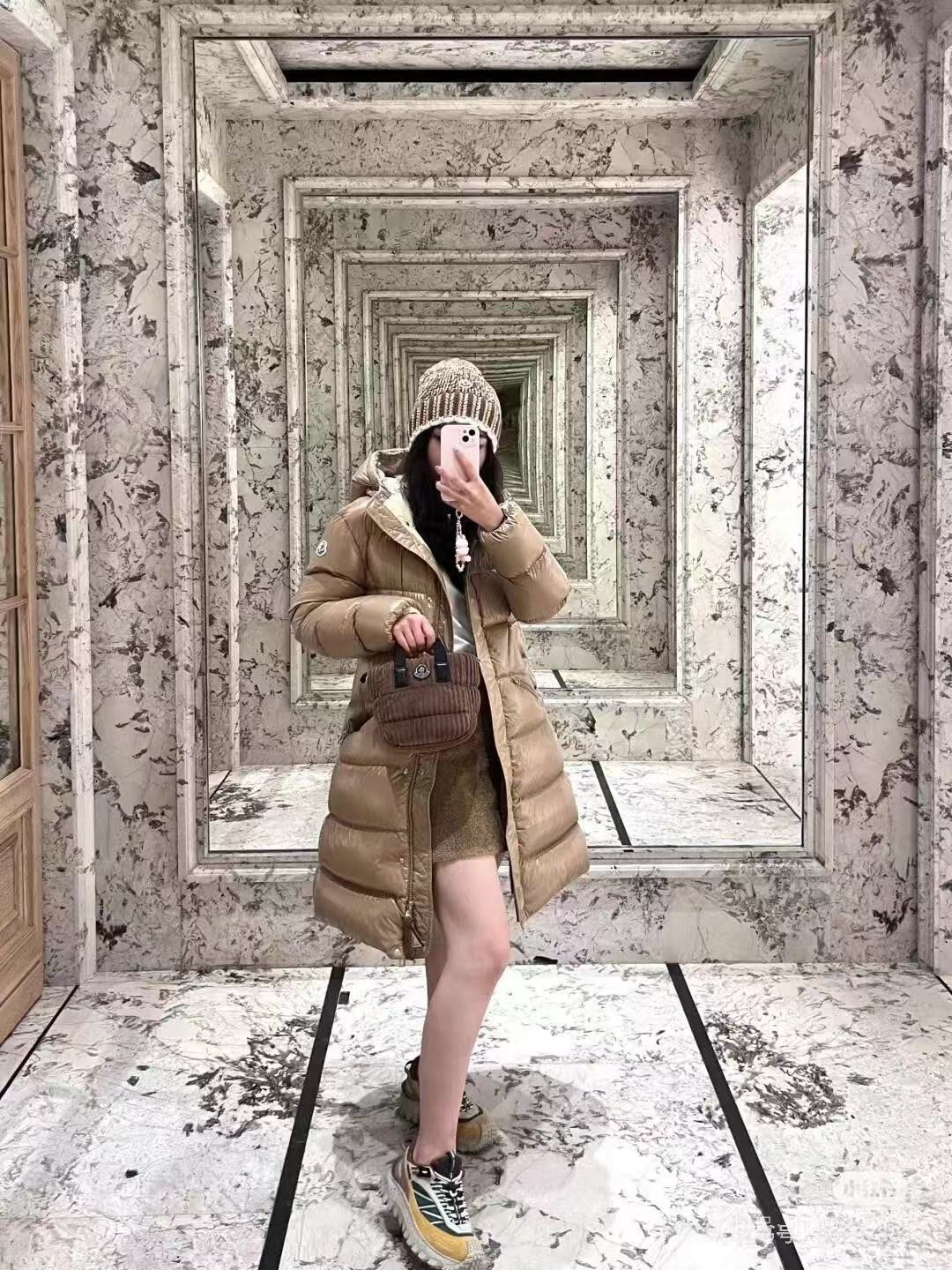 Moncler蒙口秋冬新款Bellevue女士长款羽绒服
上身效果#