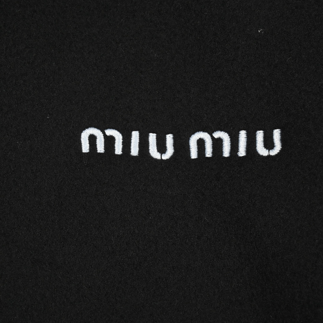 Miu Miu/缪缪 24Fw 刺绣小标摇粒绒半拉链外套