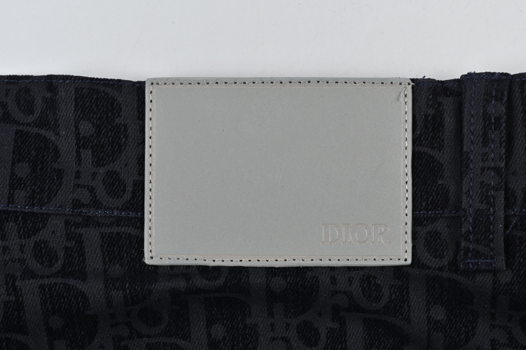 Dior迪奥25SS 蛇年限定牛仔长款 第一时间原版购入开发 采用蓝色棉质混纺牛仔布精心制作