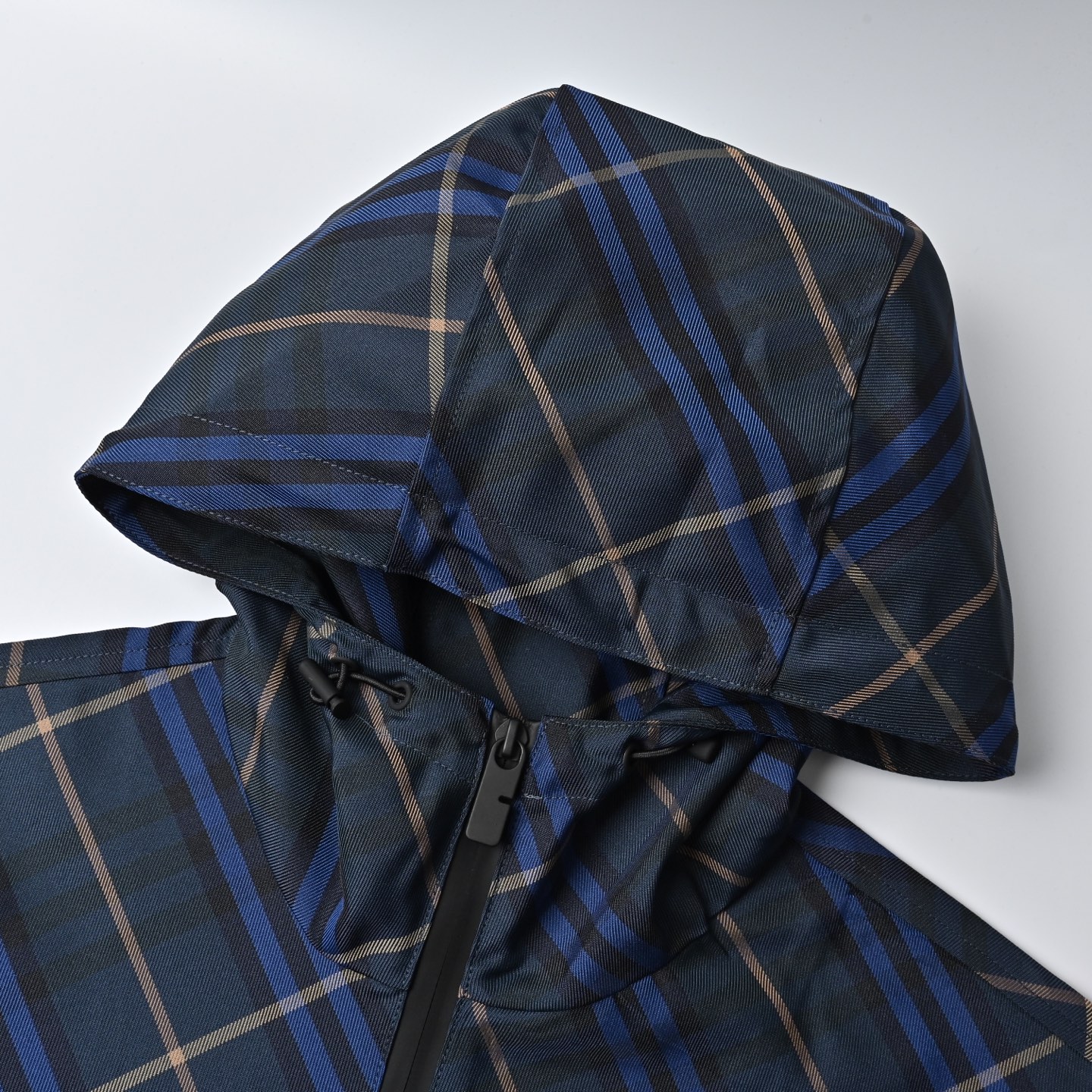 Burberry巴宝莉24FW 战马绣花格纹双面拉链夹克外套
