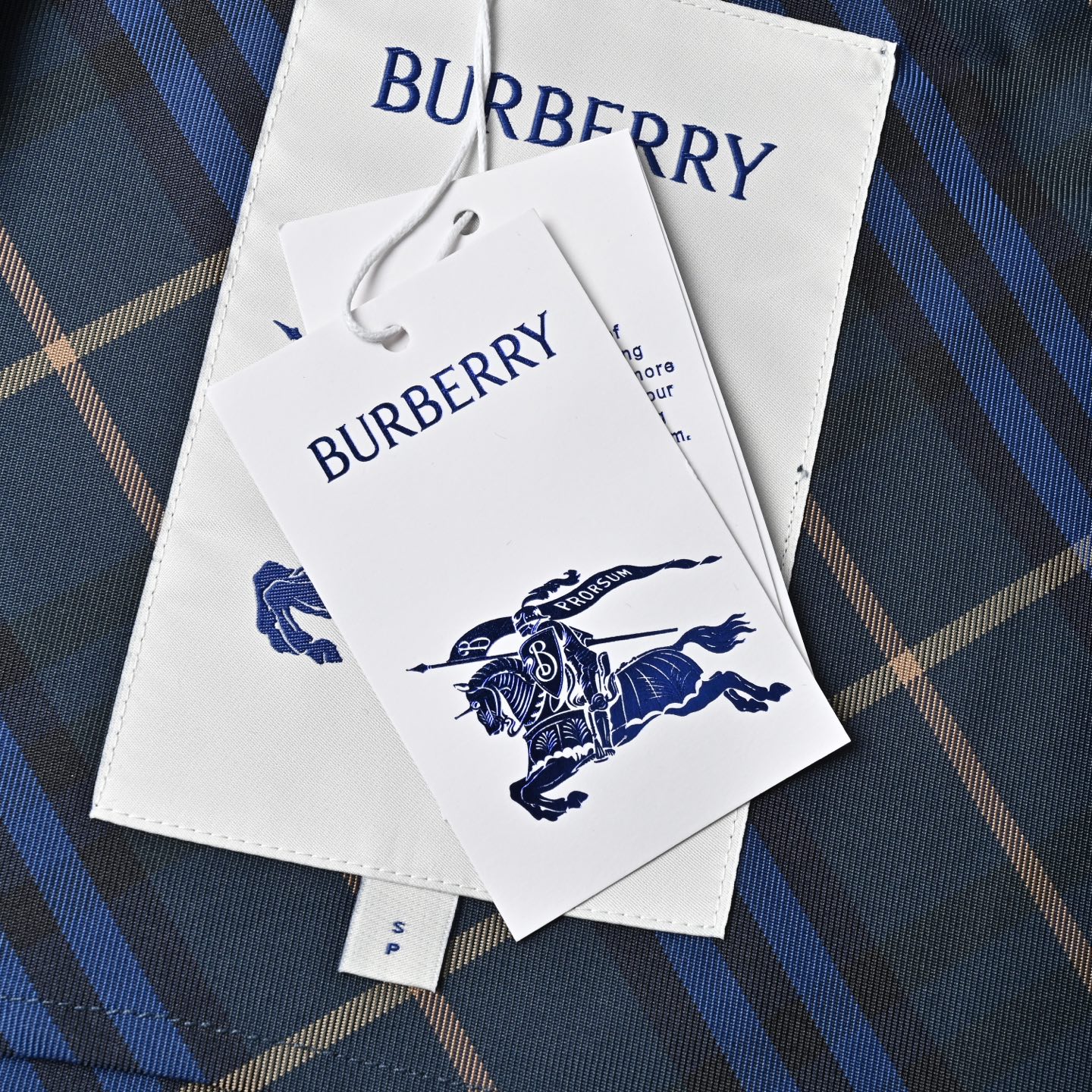 Burberry巴宝莉24FW 战马绣花格纹双面拉链夹克外套