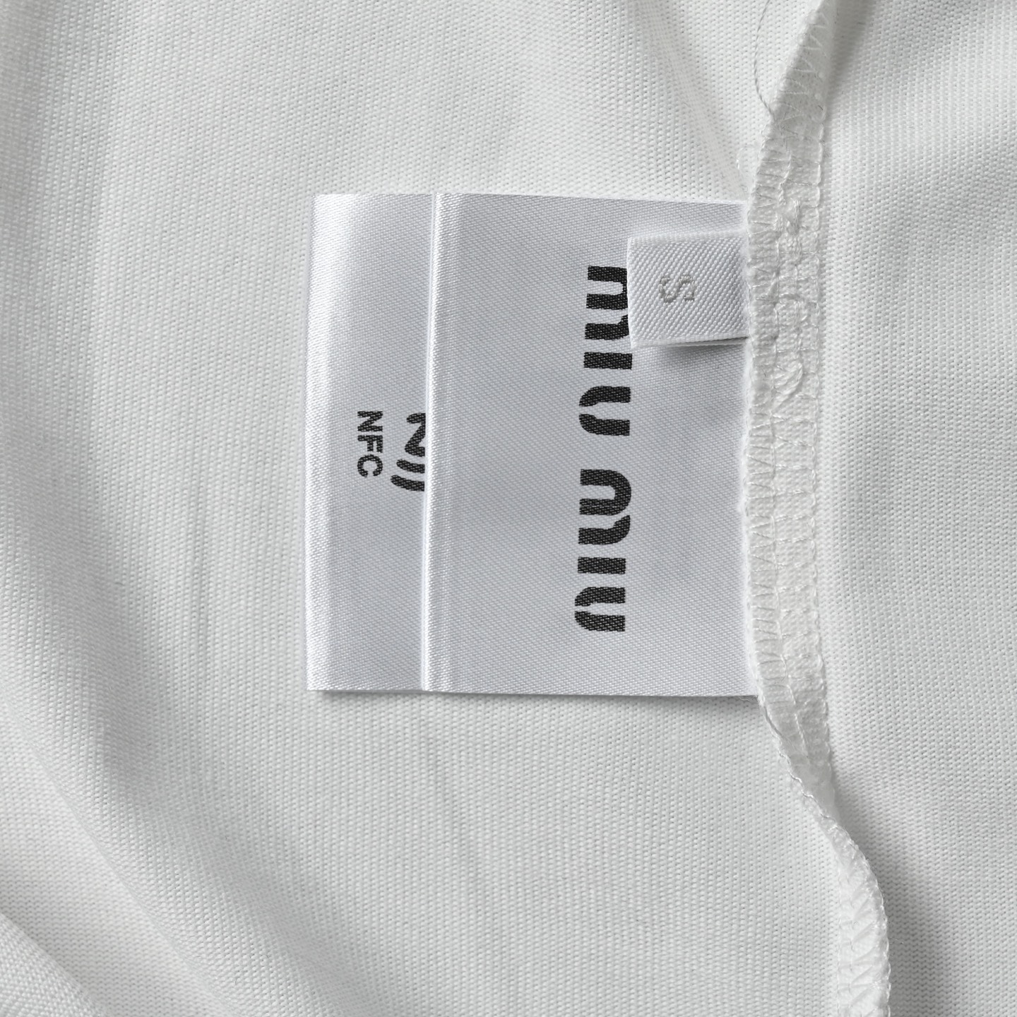 Miumiu缪缪25SS小刺绣纯色长袖