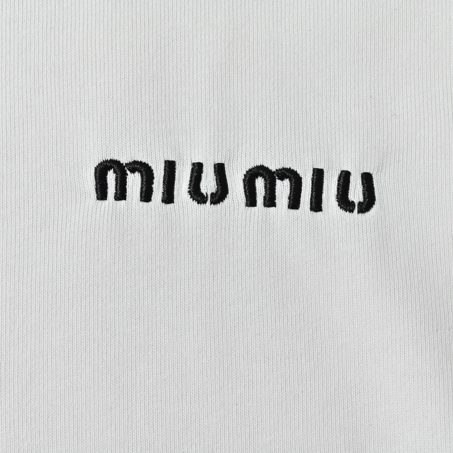 Miumiu缪缪25SS小刺绣纯色长袖