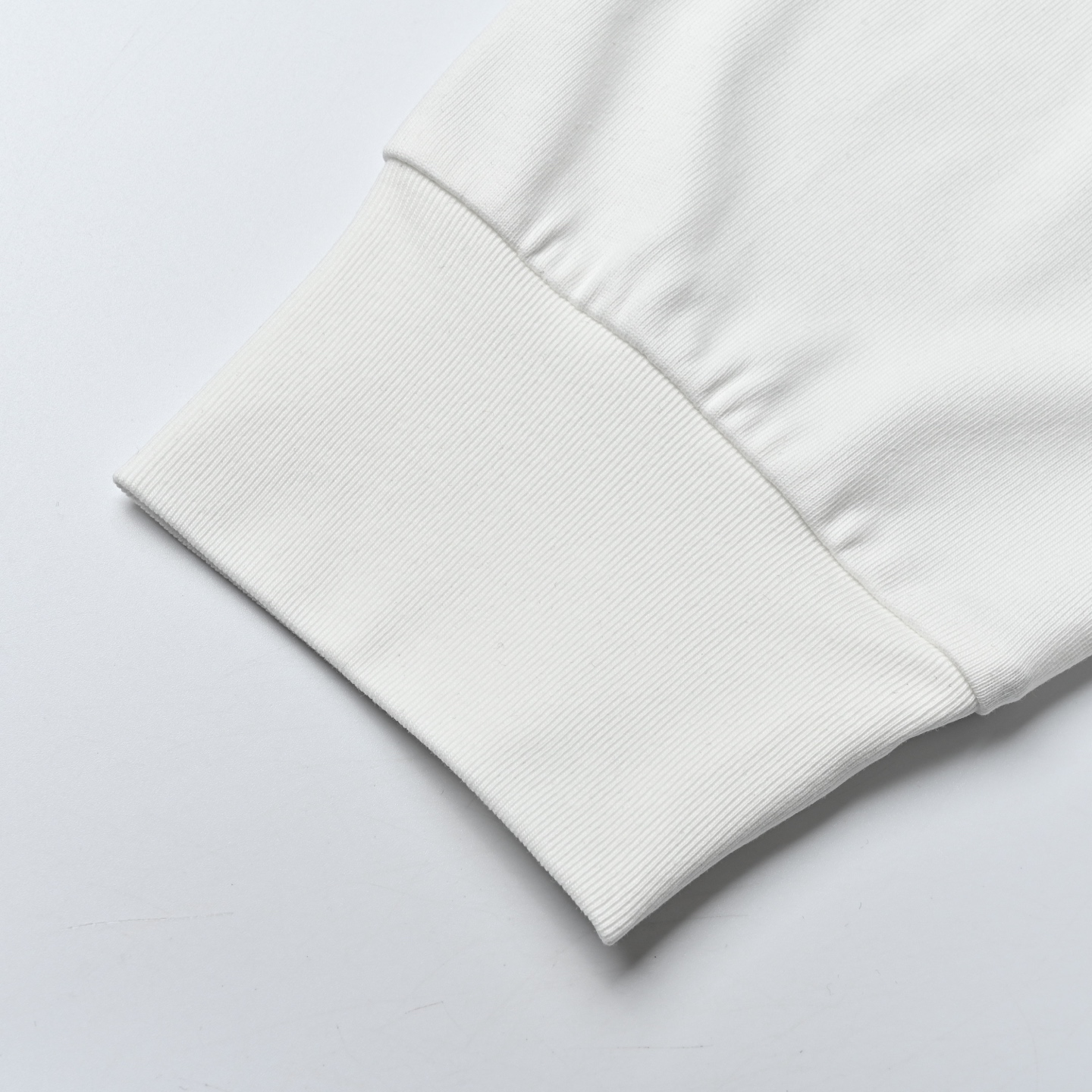 Miumiu缪缪25SS小刺绣纯色长袖