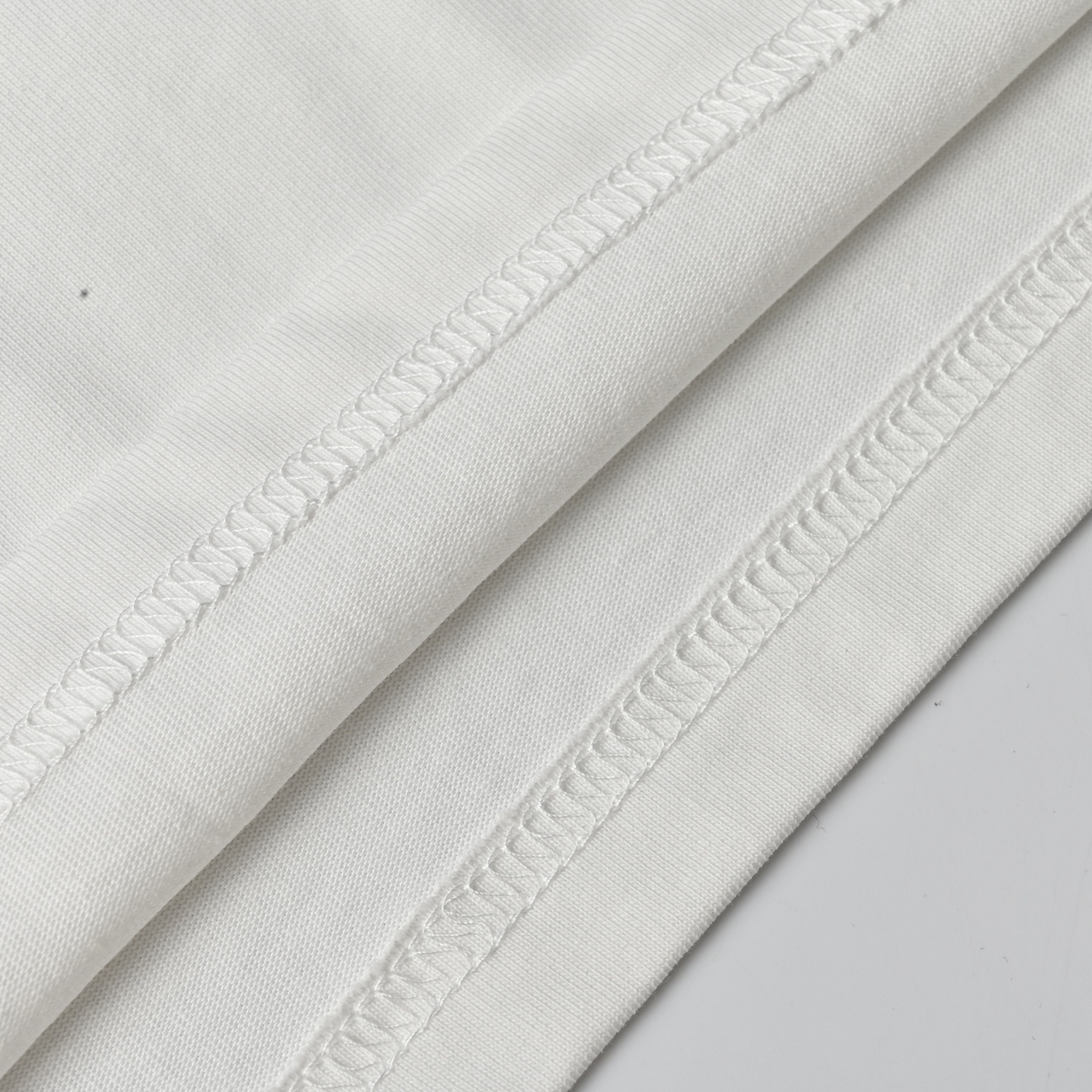 MIUMIU缪缪经典刺绣徽标字母T恤