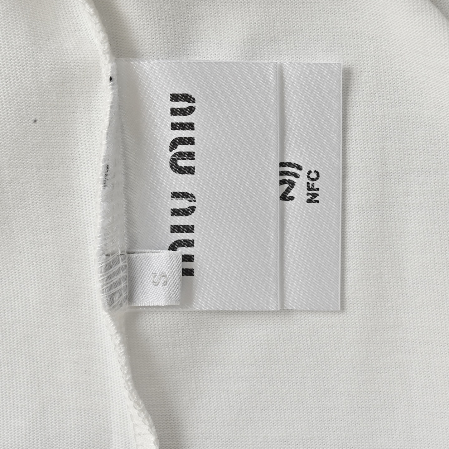 MIUMIU缪缪经典刺绣徽标字母T恤