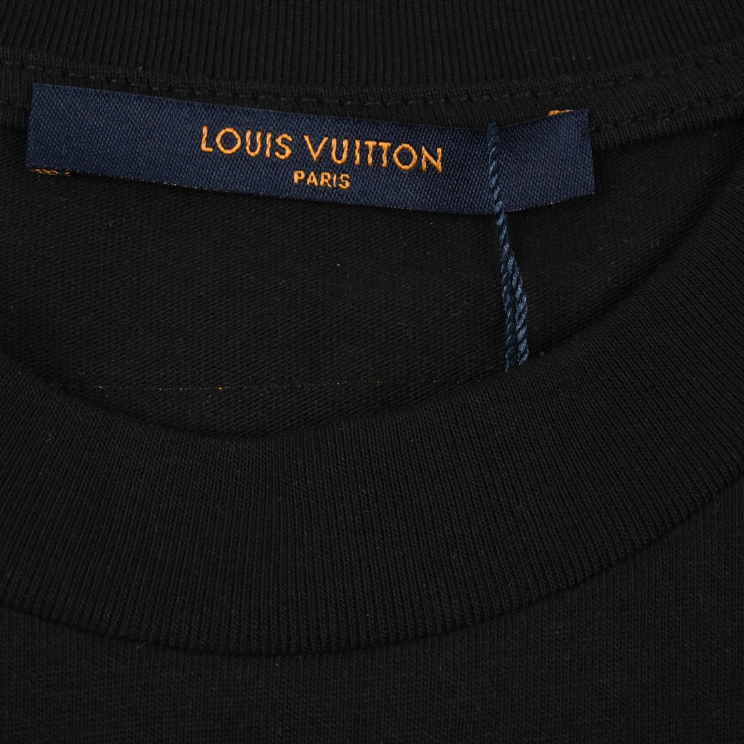 Louis Vuitton/路易威登 24ss 菲董联名员工短袖黑色 白色-Chinese UA Cheap High Quatity Brand Clothes Bags handbags Sneakers wholesale wholesaler seller from China Factory suppliers Fashion Clothing Shoes best Quality Beautiful Price Louis Vuitton/路易威登 24ss 菲董联名员工短袖黑色 白色