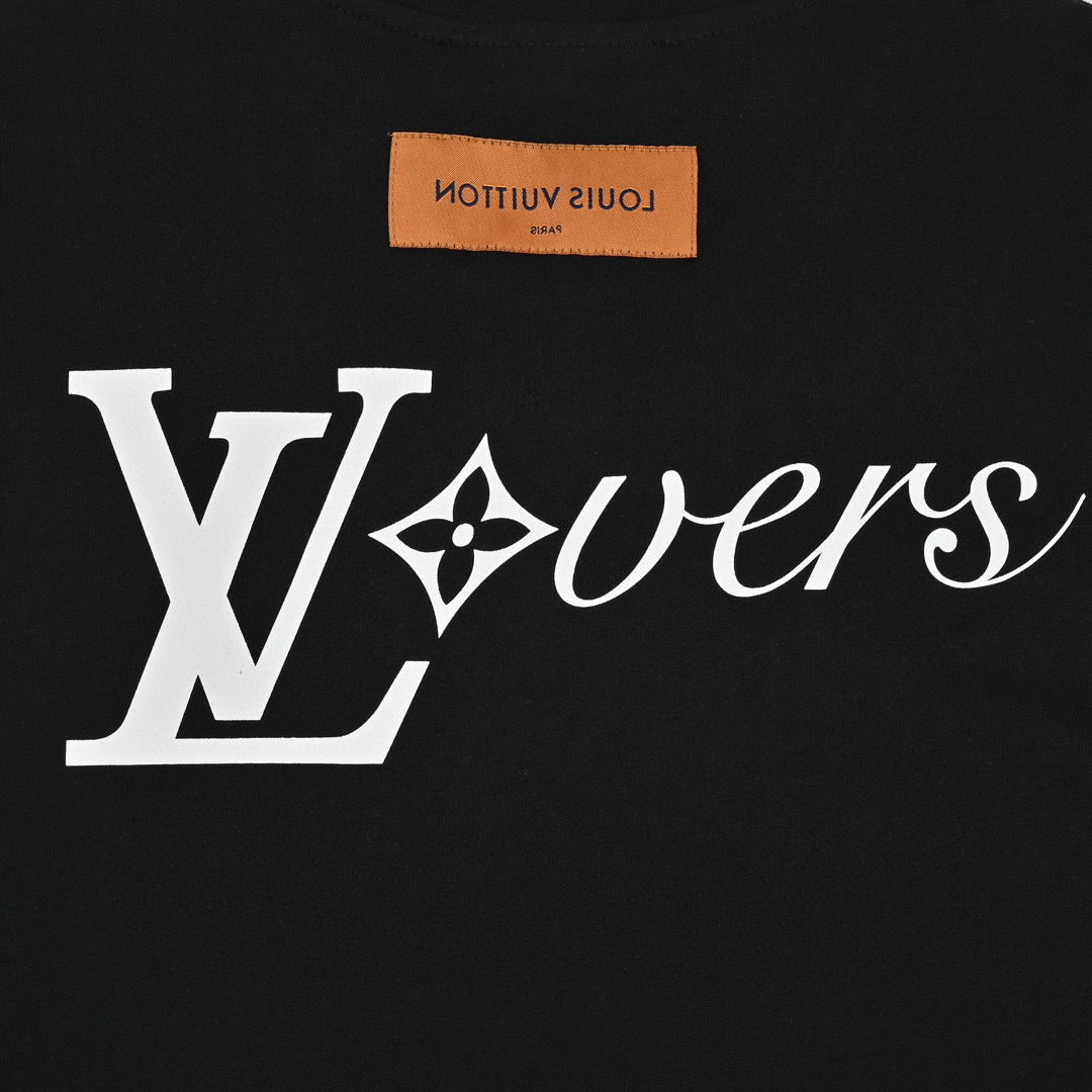 Louis Vuitton/路易威登 24ss 菲董联名员工短袖黑色 白色-Chinese UA Cheap High Quatity Brand Clothes Bags handbags Sneakers wholesale wholesaler seller from China Factory suppliers Fashion Clothing Shoes best Quality Beautiful Price Louis Vuitton/路易威登 24ss 菲董联名员工短袖黑色 白色