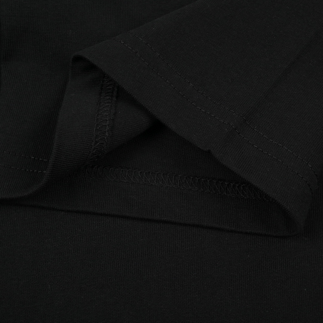 Louis Vuitton/路易威登 24ss 菲董联名员工短袖黑色 白色-Chinese UA Cheap High Quatity Brand Clothes Bags handbags Sneakers wholesale wholesaler seller from China Factory suppliers Fashion Clothing Shoes best Quality Beautiful Price Louis Vuitton/路易威登 24ss 菲董联名员工短袖黑色 白色