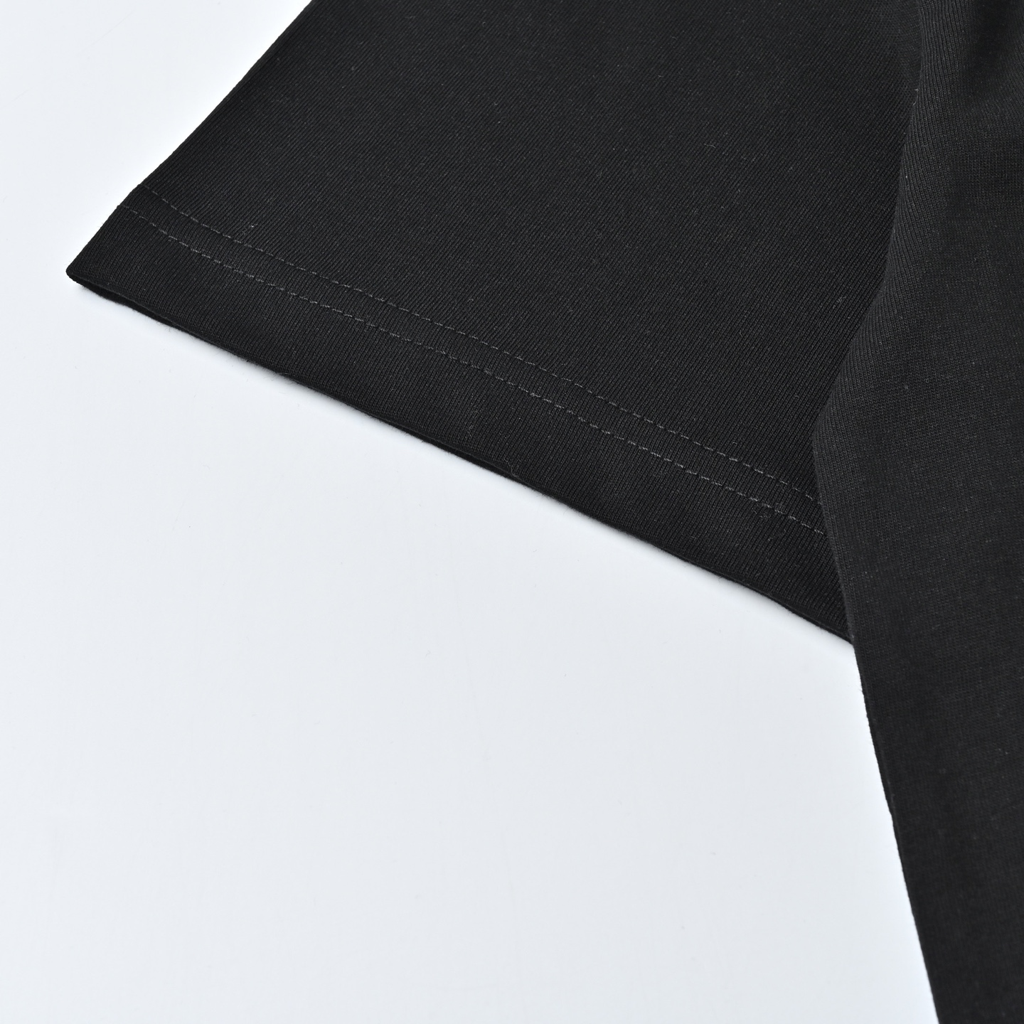 Gucci/古驰 25ss 重影字母印花短袖 黑色 白色