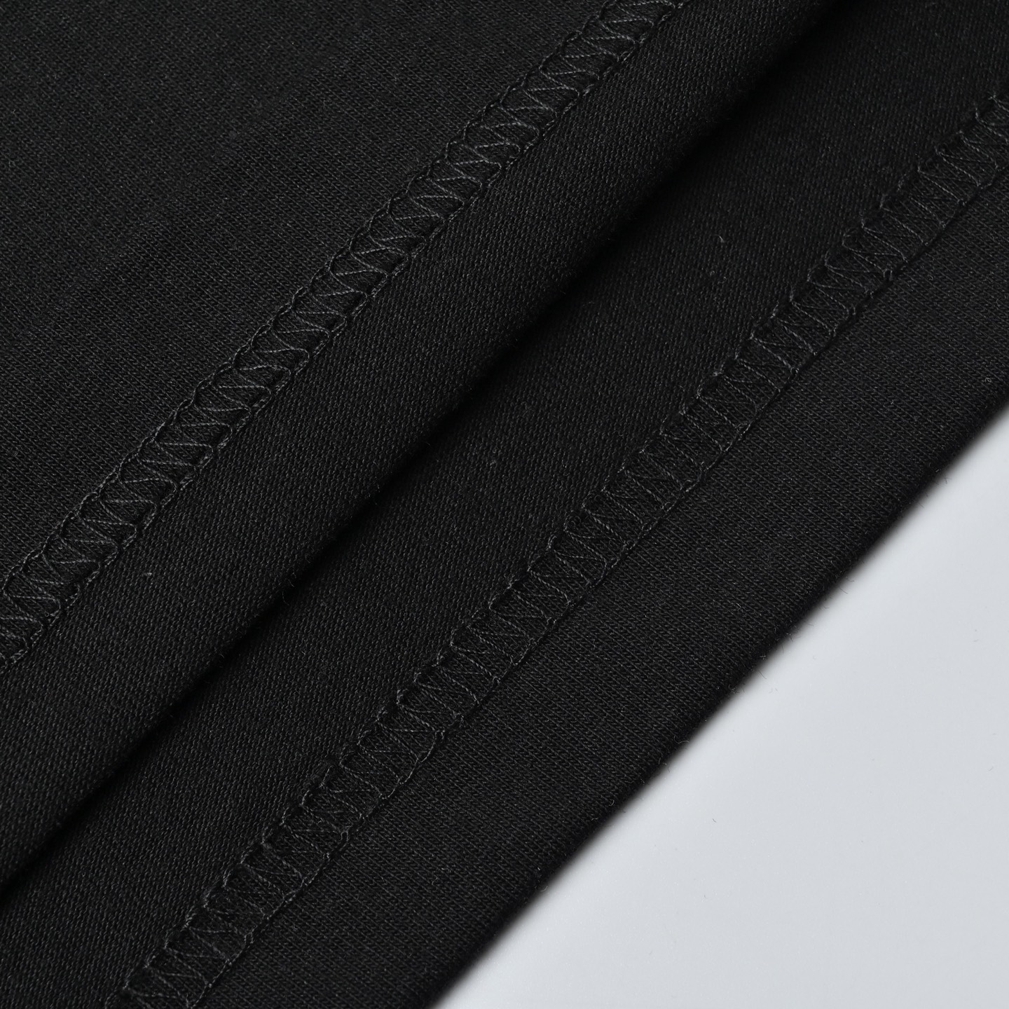 Gucci/古驰 25ss 重影字母印花短袖 黑色 白色