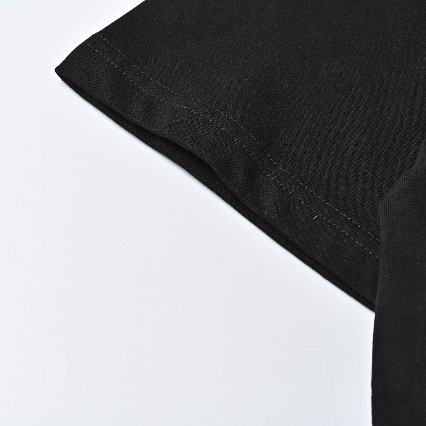 Gucci/古驰 25ss 镂空字母logo印花短袖 黑色 白色-Chinese UA Cheap High Quatity Brand Clothes Bags handbags Sneakers wholesale wholesaler seller from China Factory suppliers Fashion Clothing Shoes best Quality Beautiful Price Gucci/古驰 25ss 镂空字母logo印花短袖 黑色 白色