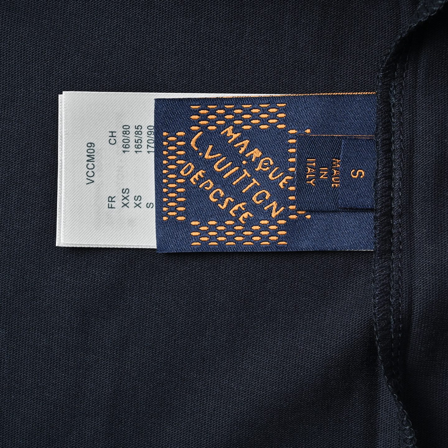 Louis Vuitton路易威登春夏系列菲董发布会珠片Logo渐变字母T恤