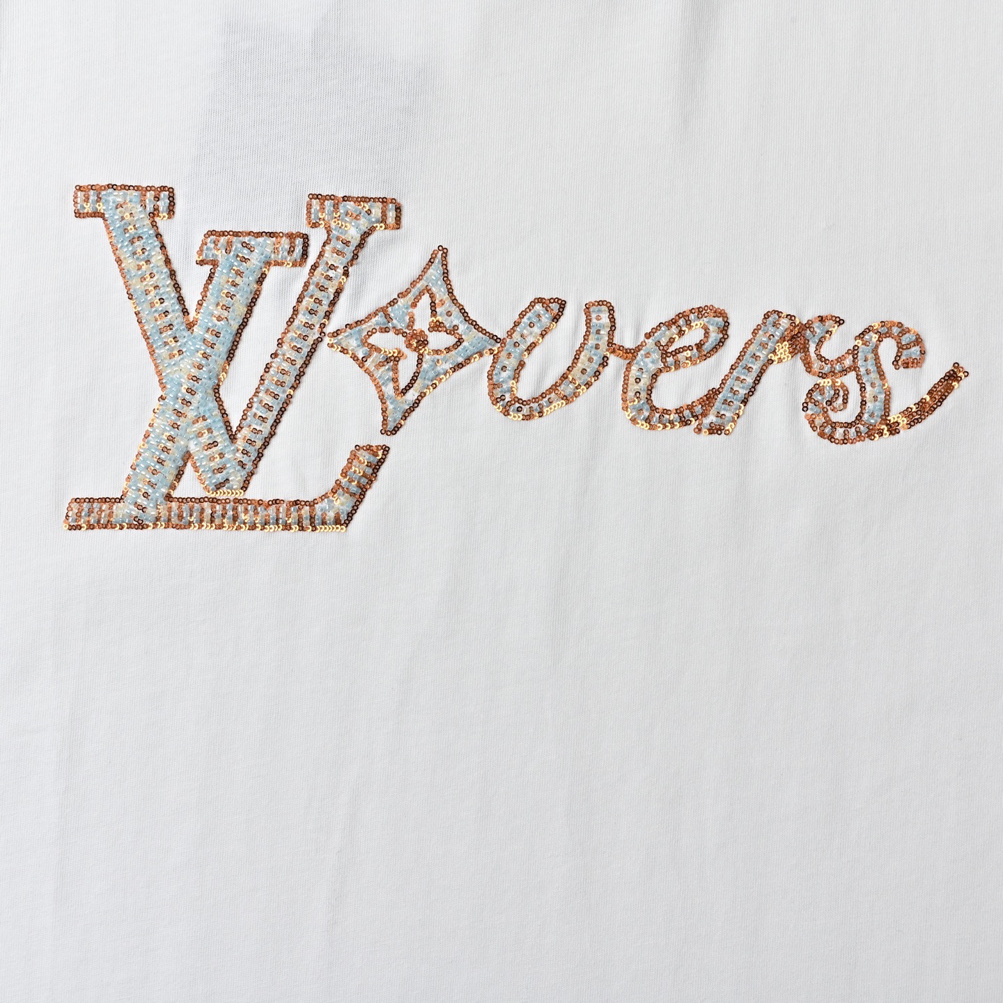 Louis Vuitton路易威登春夏系列菲董发布会珠片Logo渐变字母T恤