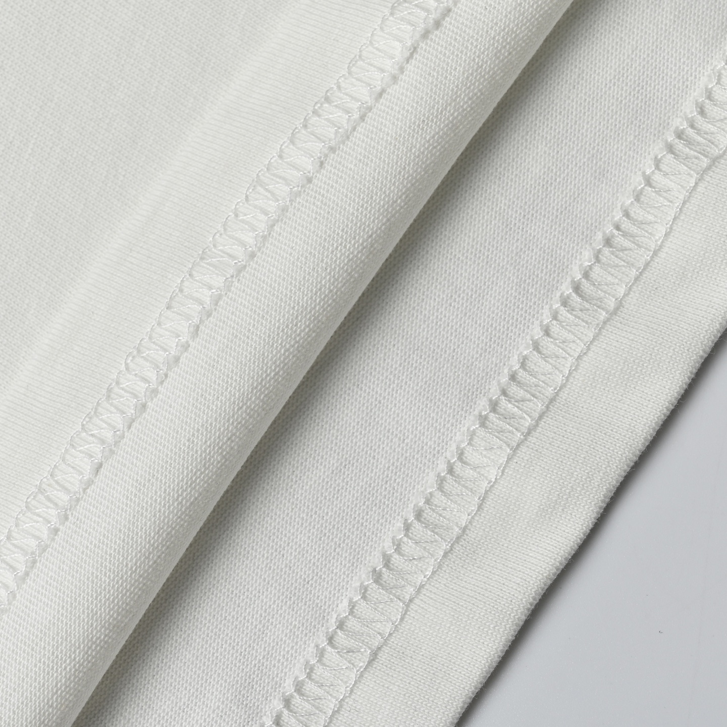 LouisVuitton/路易威登25ss 四叶草花卉亮片短袖-Chinese UA Cheap High Quatity Brand Clothes Bags handbags Sneakers wholesale wholesaler seller from China Factory suppliers Fashion Clothing Shoes best Quality Beautiful Price LouisVuitton/路易威登25ss 四叶草花卉亮片短袖