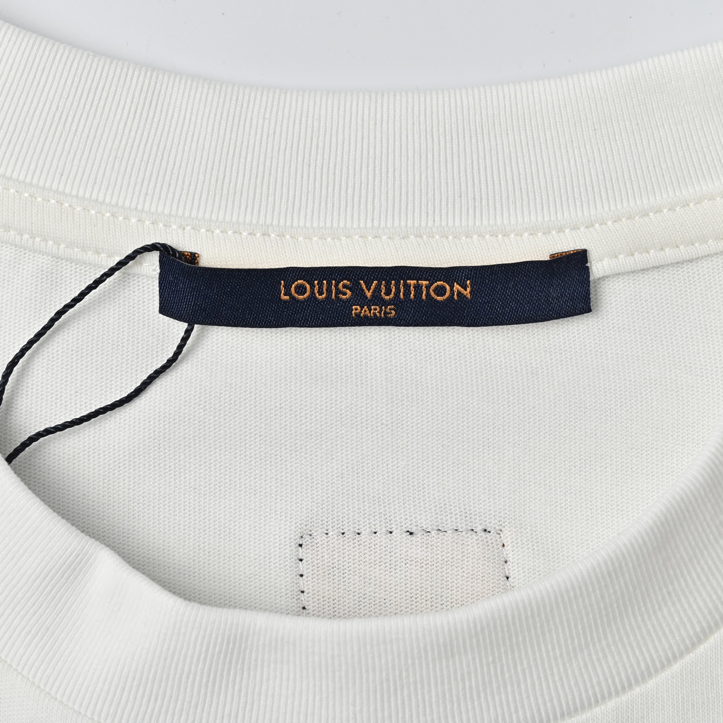 LouisVuitton/路易威登25ss 四叶草花卉亮片短袖-Chinese UA Cheap High Quatity Brand Clothes Bags handbags Sneakers wholesale wholesaler seller from China Factory suppliers Fashion Clothing Shoes best Quality Beautiful Price LouisVuitton/路易威登25ss 四叶草花卉亮片短袖