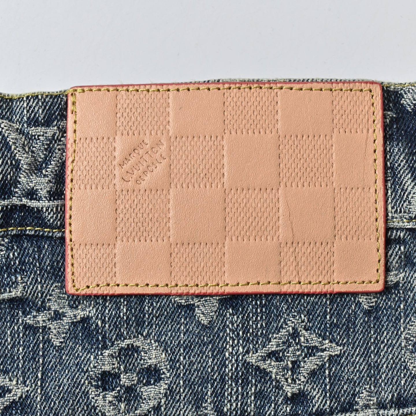 Louis Vuitton 路易威登 25SS 提花满印皮边饰带牛仔裤
