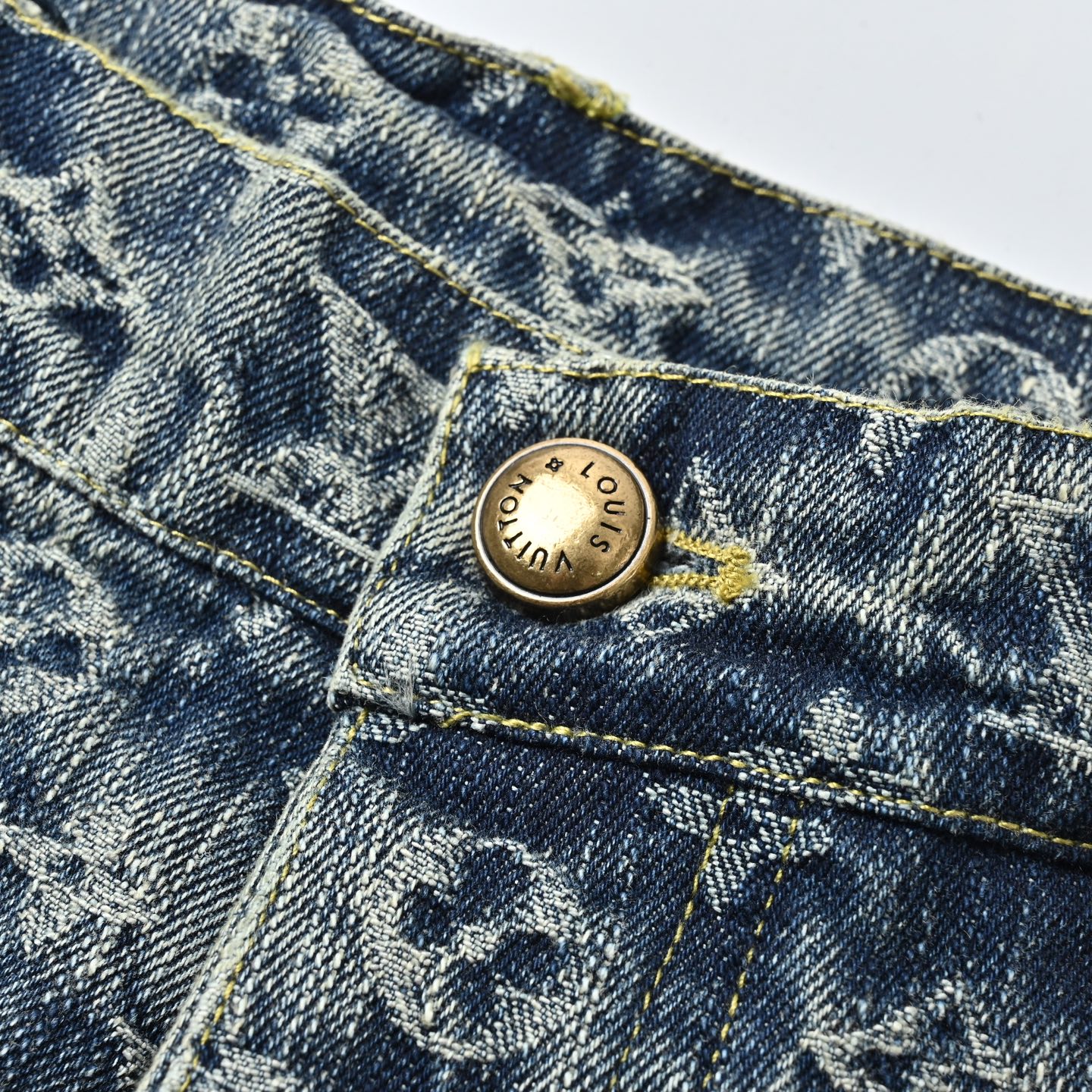Louis Vuitton 路易威登 25SS 提花满印皮边饰带牛仔裤