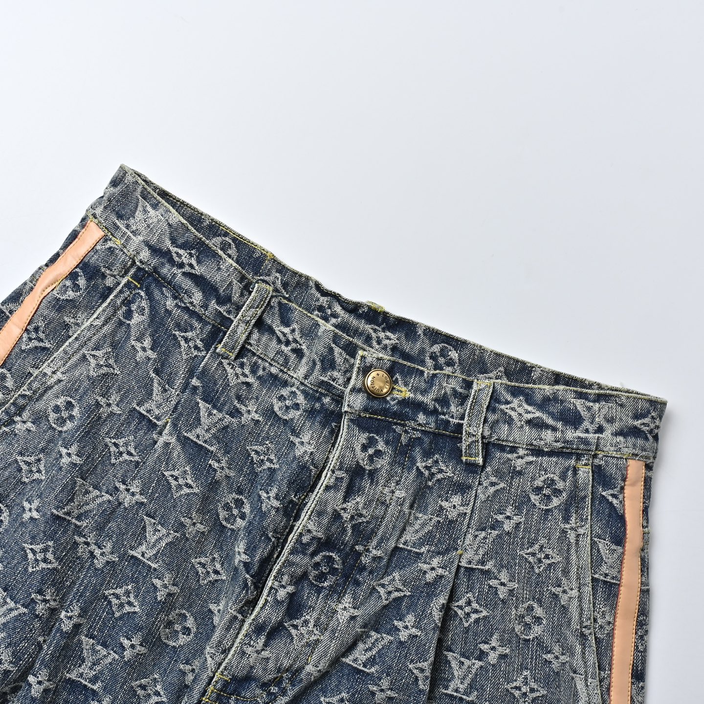 Louis Vuitton 路易威登 25SS 提花满印皮边饰带牛仔裤