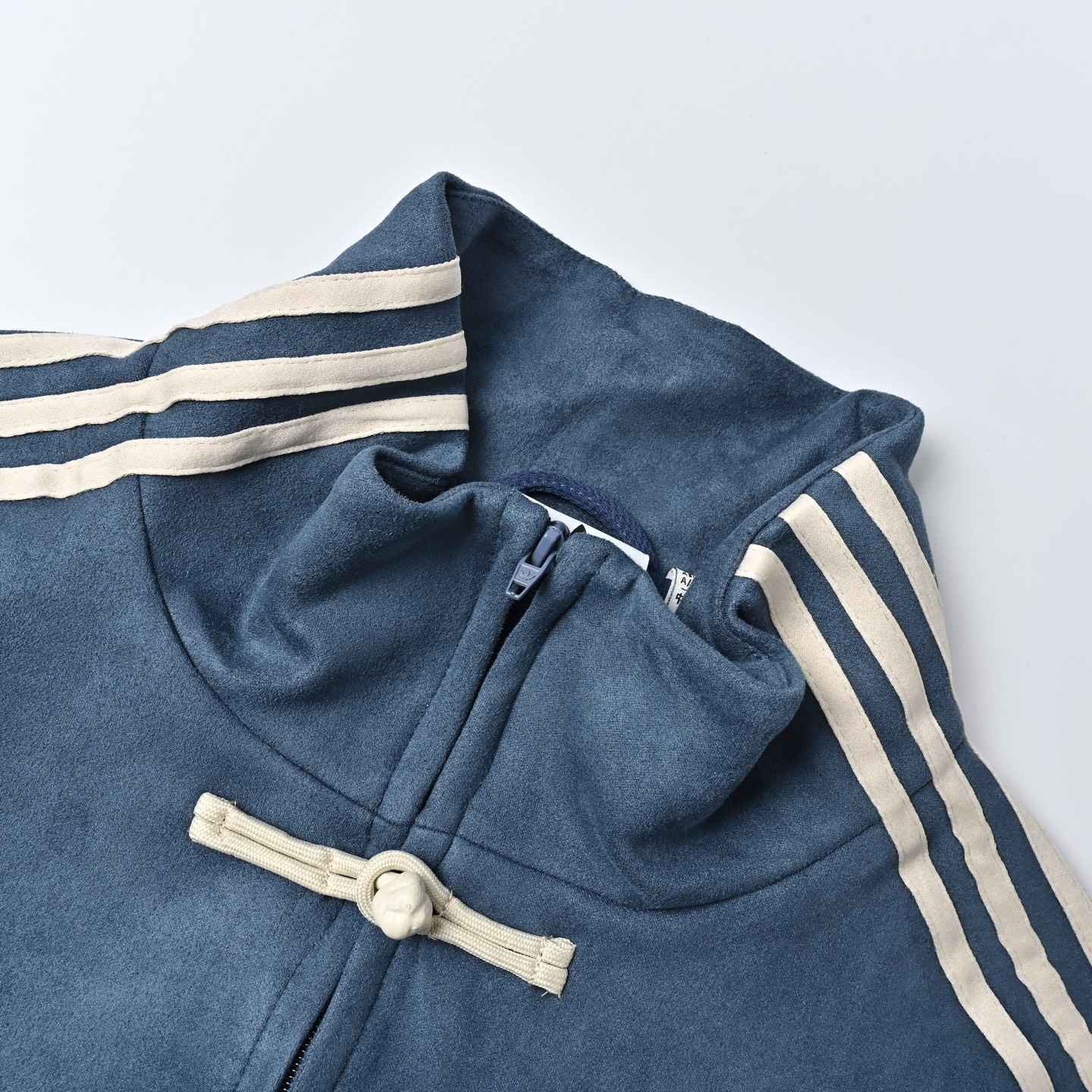 adidas 阿迪达斯 三叶草新中式麂皮唐装外套