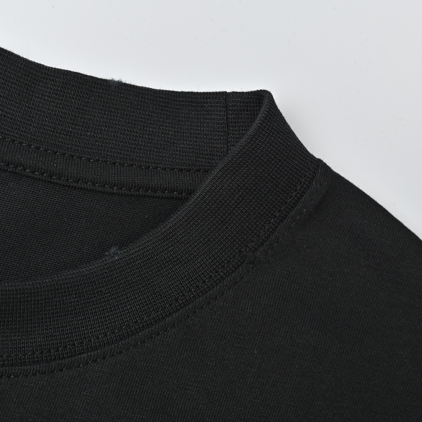 Balenciga/巴黎世家 后胶带字母圆领短袖T恤-Chinese UA Cheap High Quatity Brand Clothes Bags handbags Sneakers wholesale wholesaler seller from China Factory suppliers Fashion Clothing Shoes best Quality Beautiful Price Balenciga/巴黎世家 后胶带字母圆领短袖T恤