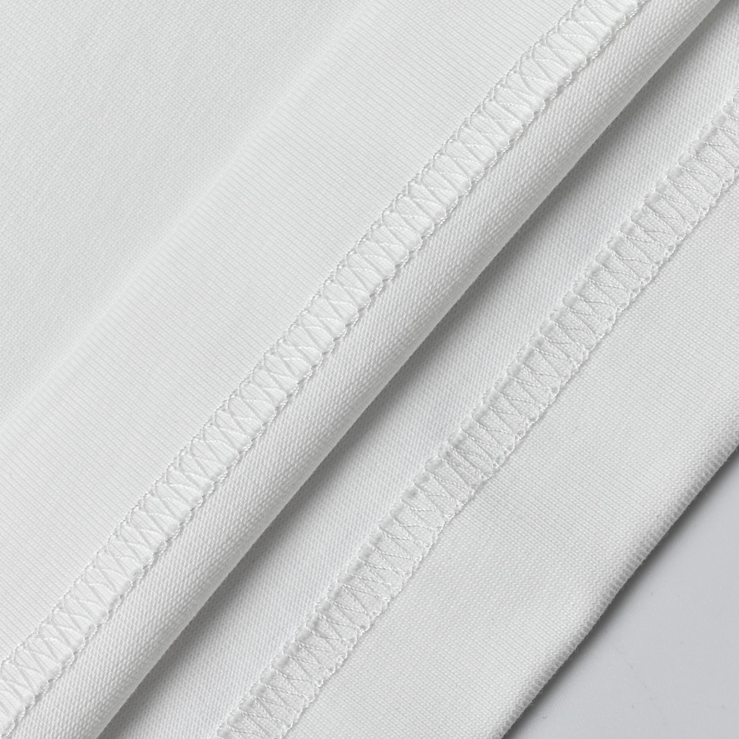 MONCLER/蒙口 英文短句短袖T恤-Chinese UA Cheap High Quatity Brand Clothes Bags handbags Sneakers wholesale wholesaler seller from China Factory suppliers Fashion Clothing Shoes best Quality Beautiful Price MONCLER/蒙口 英文短句短袖T恤