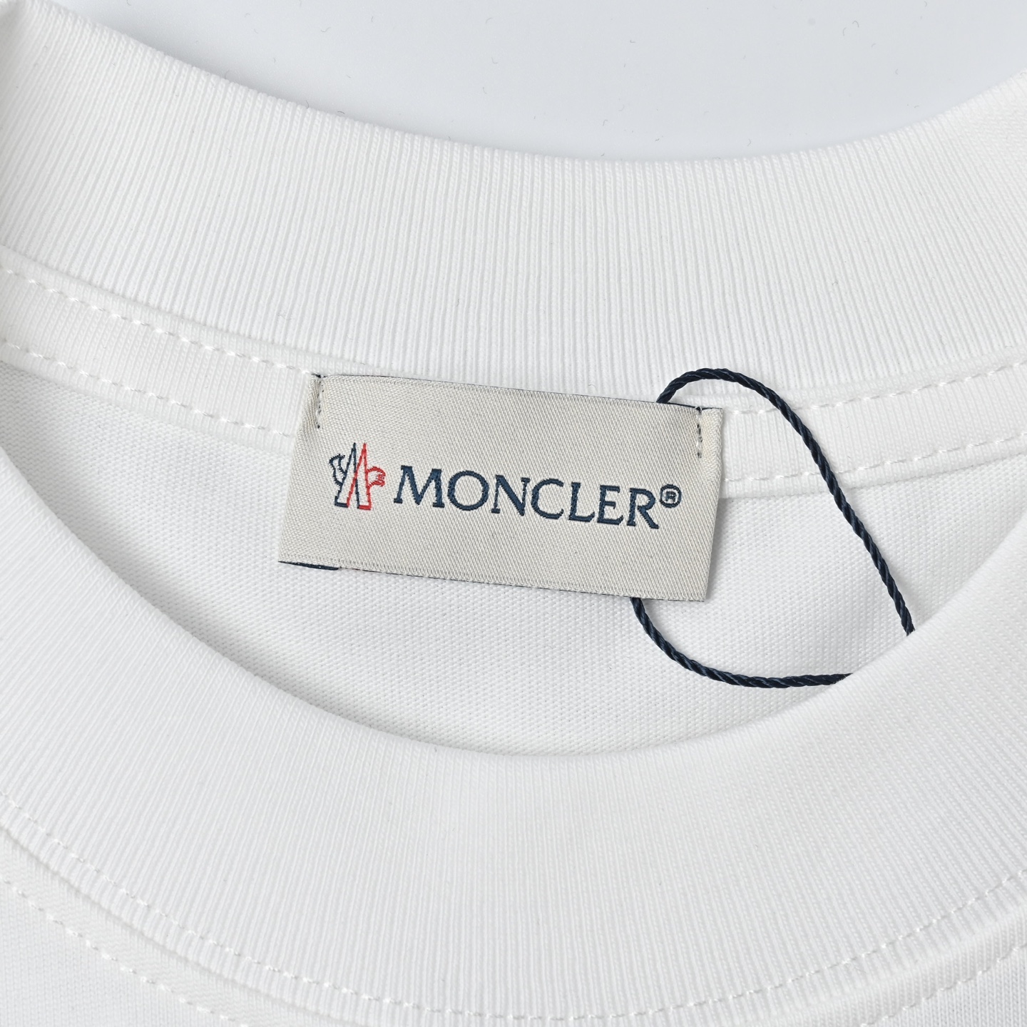 MONCLER/蒙口 英文短句短袖T恤-Chinese UA Cheap High Quatity Brand Clothes Bags handbags Sneakers wholesale wholesaler seller from China Factory suppliers Fashion Clothing Shoes best Quality Beautiful Price MONCLER/蒙口 英文短句短袖T恤