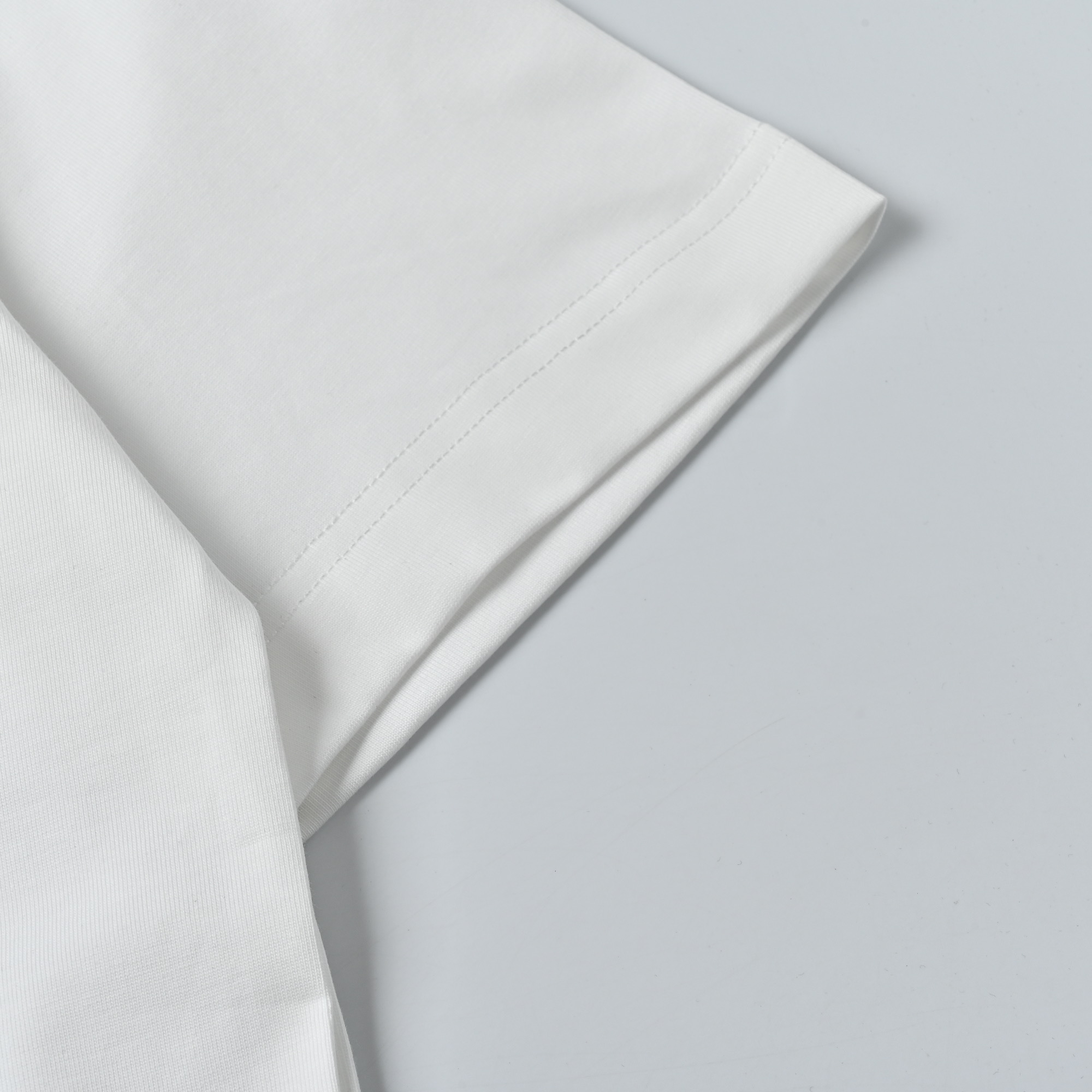 Givenchy/纪梵希 斑驳字母印花短袖T恤-Chinese UA Cheap High Quatity Brand Clothes Bags handbags Sneakers wholesale wholesaler seller from China Factory suppliers Fashion Clothing Shoes best Quality Beautiful Price Givenchy/纪梵希 斑驳字母印花短袖T恤