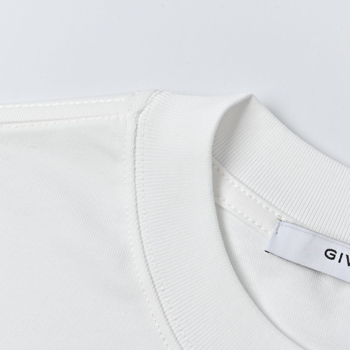 Givenchy/纪梵希 斑驳字母印花短袖T恤-Chinese UA Cheap High Quatity Brand Clothes Bags handbags Sneakers wholesale wholesaler seller from China Factory suppliers Fashion Clothing Shoes best Quality Beautiful Price Givenchy/纪梵希 斑驳字母印花短袖T恤