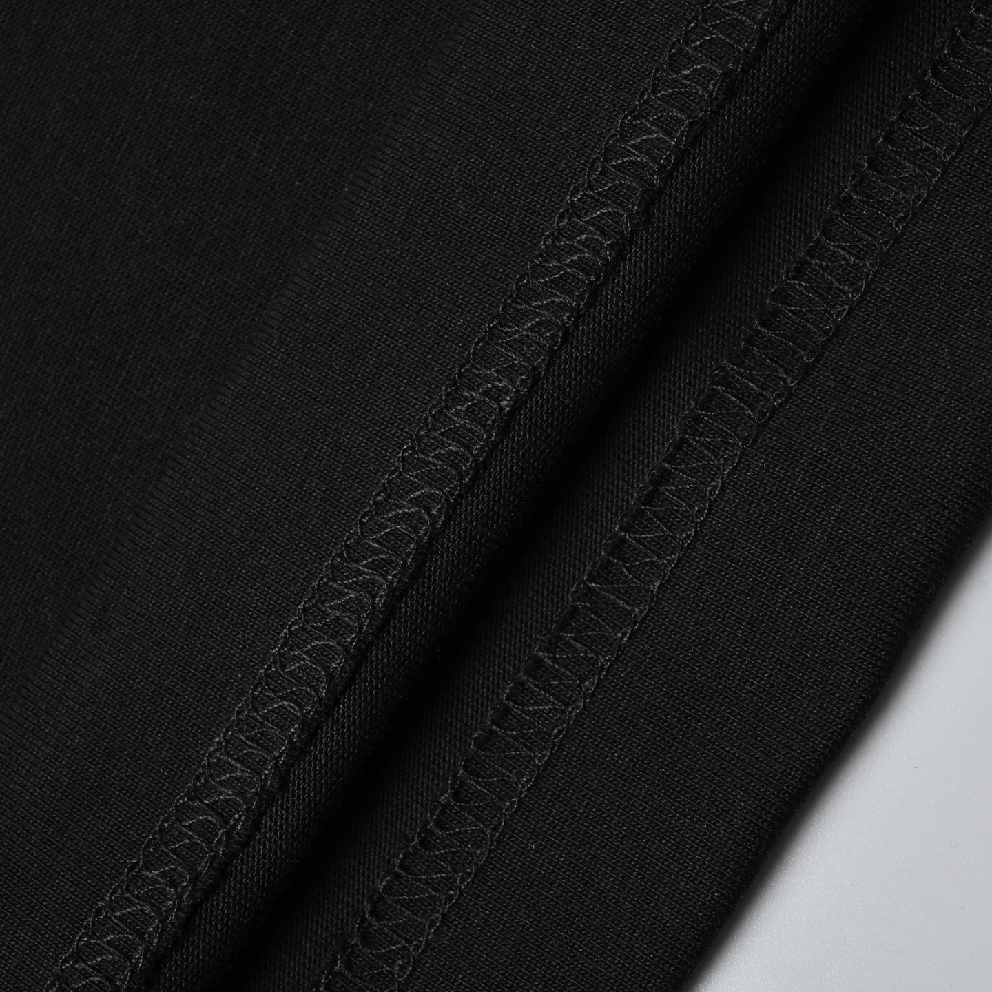 Givenchy/纪梵希 斑驳字母印花短袖T恤