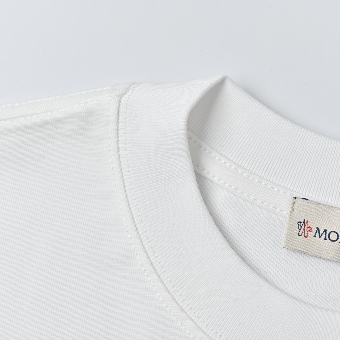 MONCLER 蒙口 2025新款 数字字母logo定制袖章短袖t恤-Chinese UA Cheap High Quatity Brand Clothes Bags handbags Sneakers wholesale wholesaler seller from China Factory suppliers Fashion Clothing Shoes best Quality Beautiful Price MONCLER 蒙口 2025新款 数字字母logo定制袖章短袖t恤