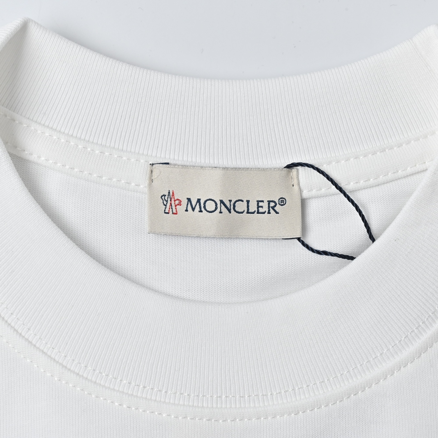 MONCLER 蒙口 2025新款 数字字母logo定制袖章短袖t恤-Chinese UA Cheap High Quatity Brand Clothes Bags handbags Sneakers wholesale wholesaler seller from China Factory suppliers Fashion Clothing Shoes best Quality Beautiful Price MONCLER 蒙口 2025新款 数字字母logo定制袖章短袖t恤