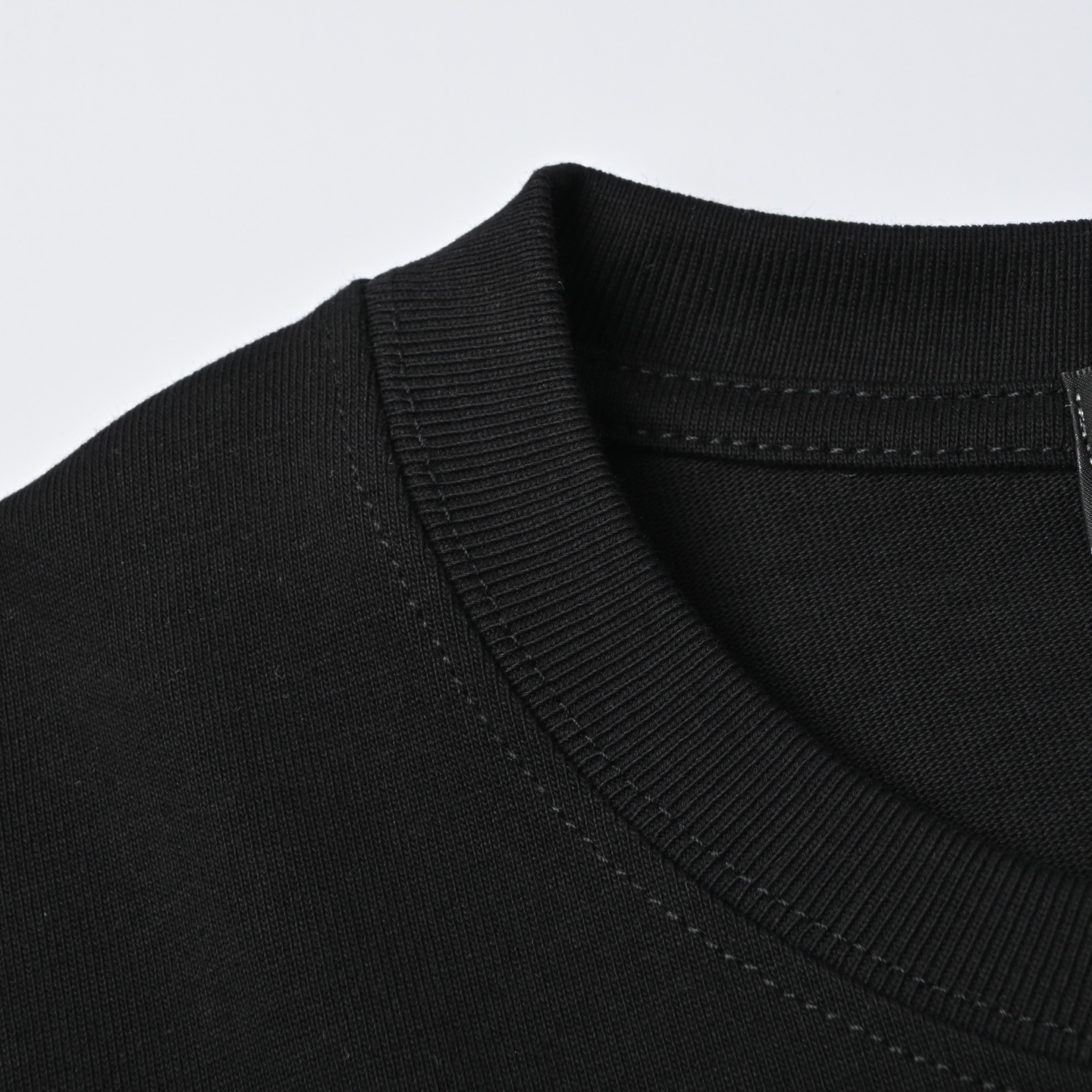 Balenciaga/巴黎世家·经典小标刺绣圆领短袖T恤 黑色 白色-Chinese UA Cheap High Quatity Brand Clothes Bags handbags Sneakers wholesale wholesaler seller from China Factory suppliers Fashion Clothing Shoes best Quality Beautiful Price Balenciaga/巴黎世家·经典小标刺绣圆领短袖T恤 黑色 白色