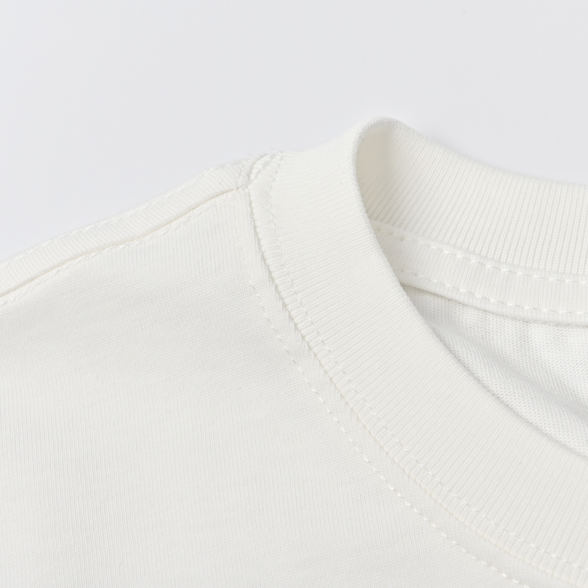 Gucci 古驰 数码字母logo高克重印花短袖T恤