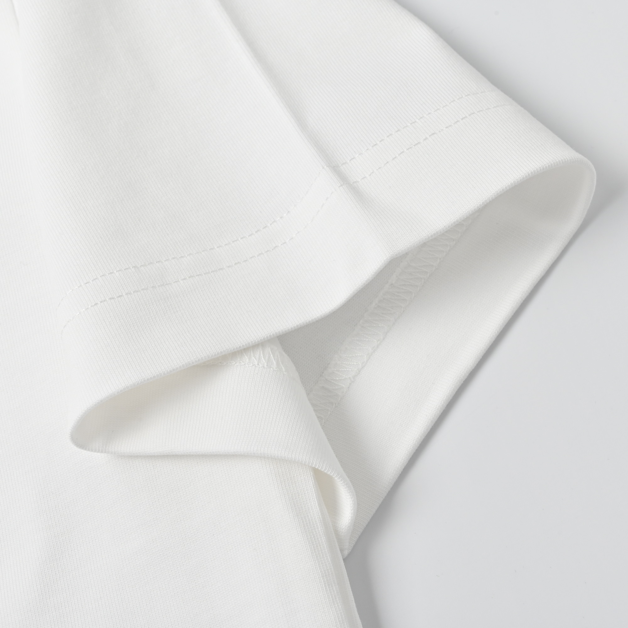 Balenciaga 巴黎世家 黄色字母彩印短袖T恤 黑色款酷帅 白色款清爽-Chinese UA Cheap High Quatity Brand Clothes Bags handbags Sneakers wholesale wholesaler seller from China Factory suppliers Fashion Clothing Shoes best Quality Beautiful Price Balenciaga 巴黎世家 黄色字母彩印短袖T恤 黑色款酷帅 白色款清爽