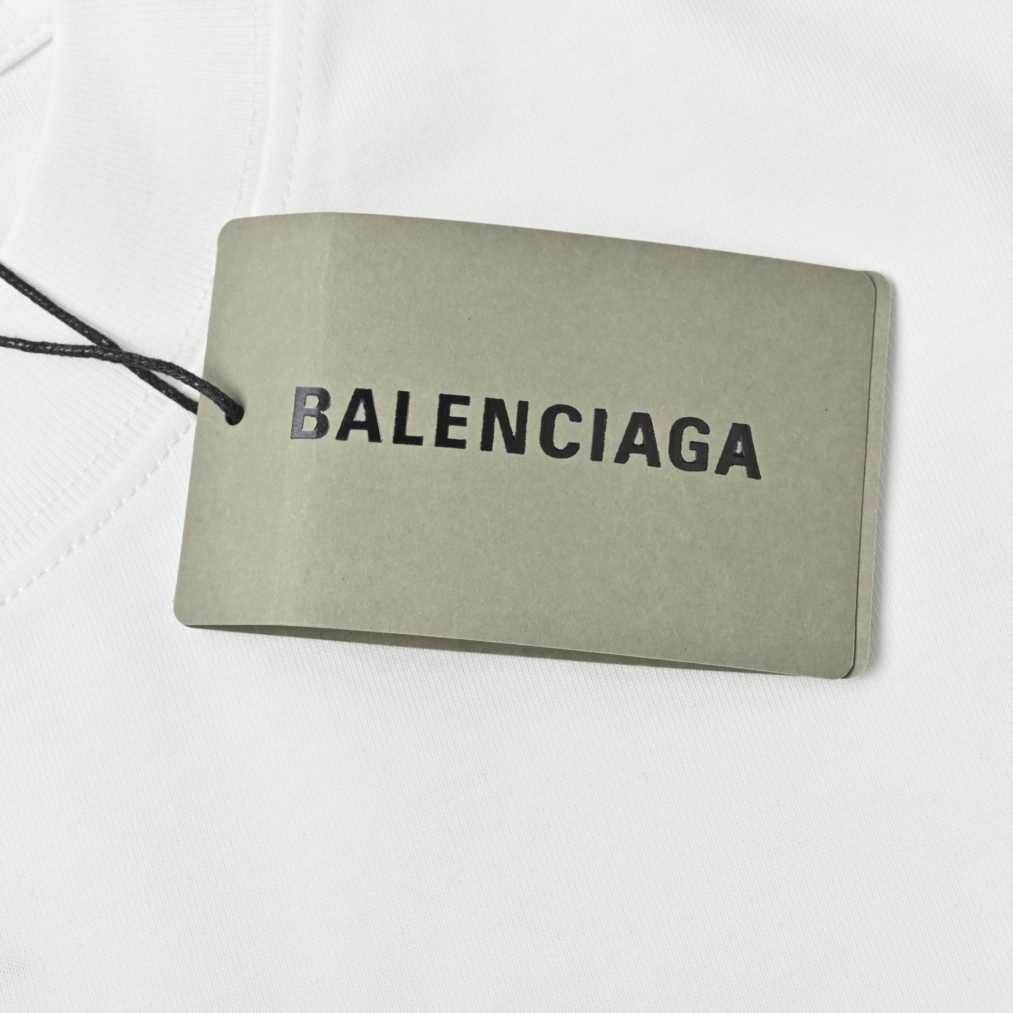Balenciaga 巴黎世家 黄色字母彩印短袖T恤 黑色款酷帅 白色款清爽-Chinese UA Cheap High Quatity Brand Clothes Bags handbags Sneakers wholesale wholesaler seller from China Factory suppliers Fashion Clothing Shoes best Quality Beautiful Price Balenciaga 巴黎世家 黄色字母彩印短袖T恤 黑色款酷帅 白色款清爽