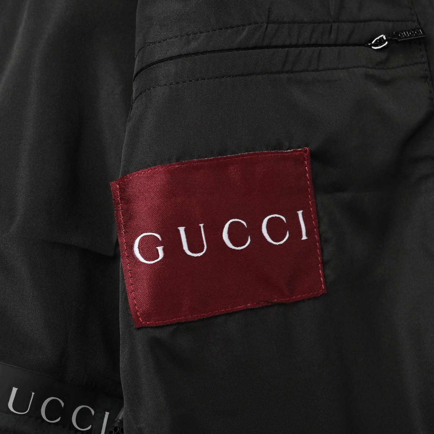 Gucci 古驰 满印连帽休闲夹克外套 轻质GG尼龙提花 领口织带